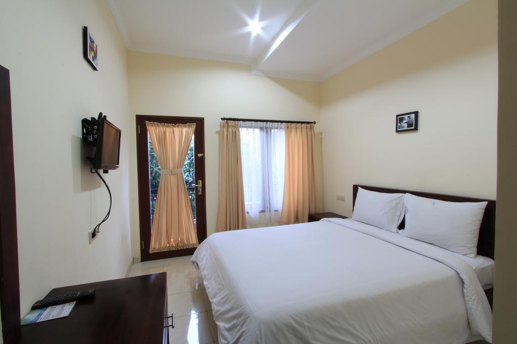 Surya Inn Кута Екстериор снимка
