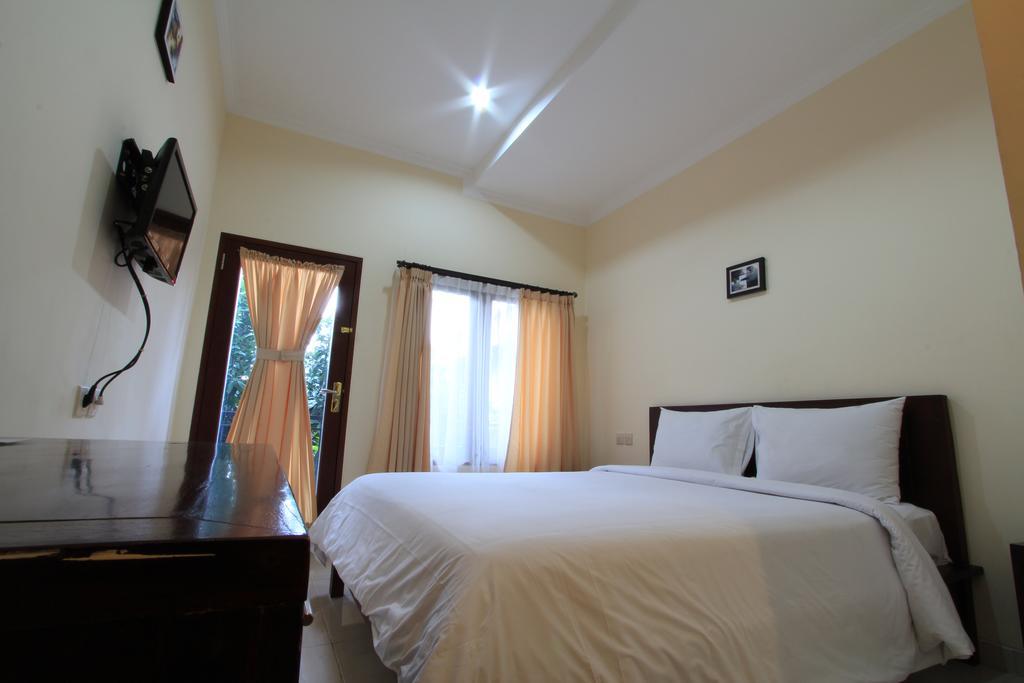 Surya Inn Кута Екстериор снимка