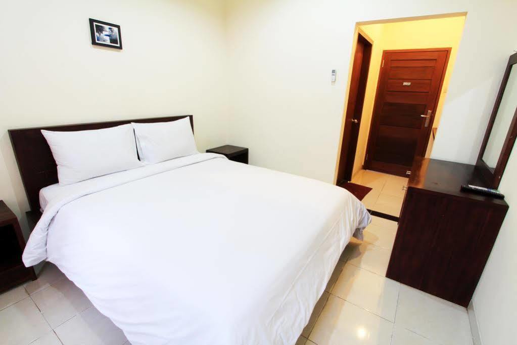 Surya Inn Кута Екстериор снимка