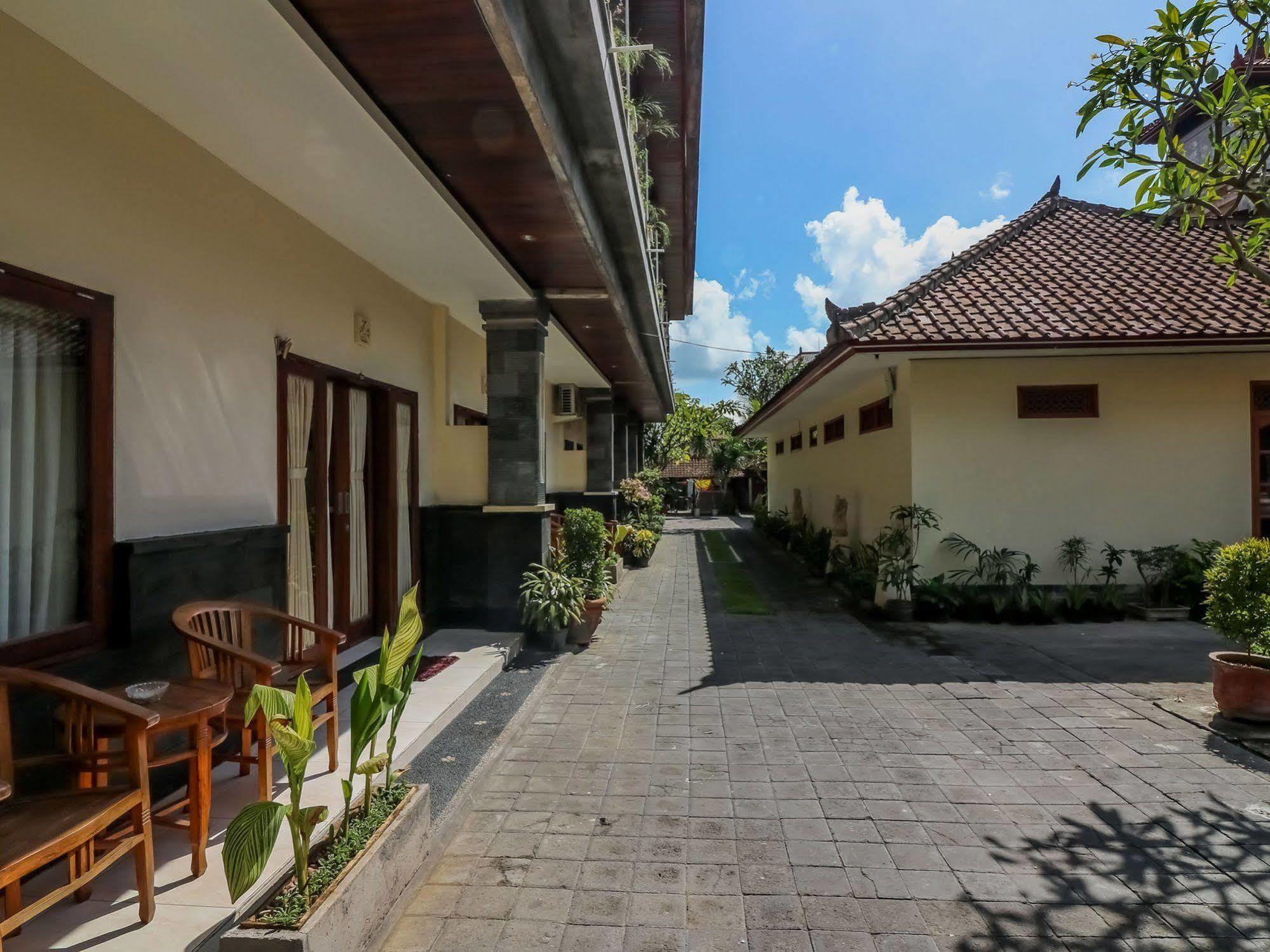 Surya Inn Кута Екстериор снимка