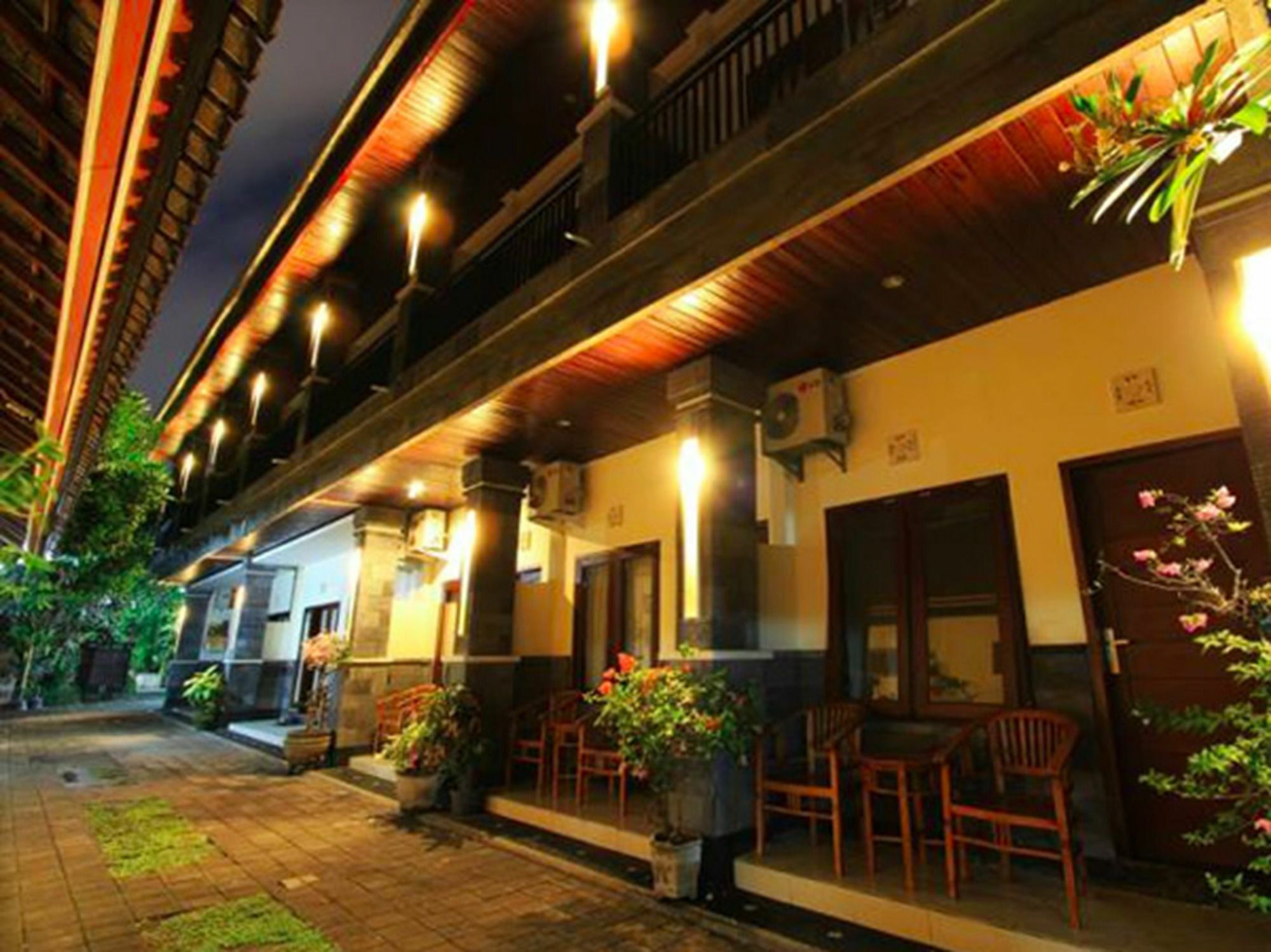 Surya Inn Кута Екстериор снимка