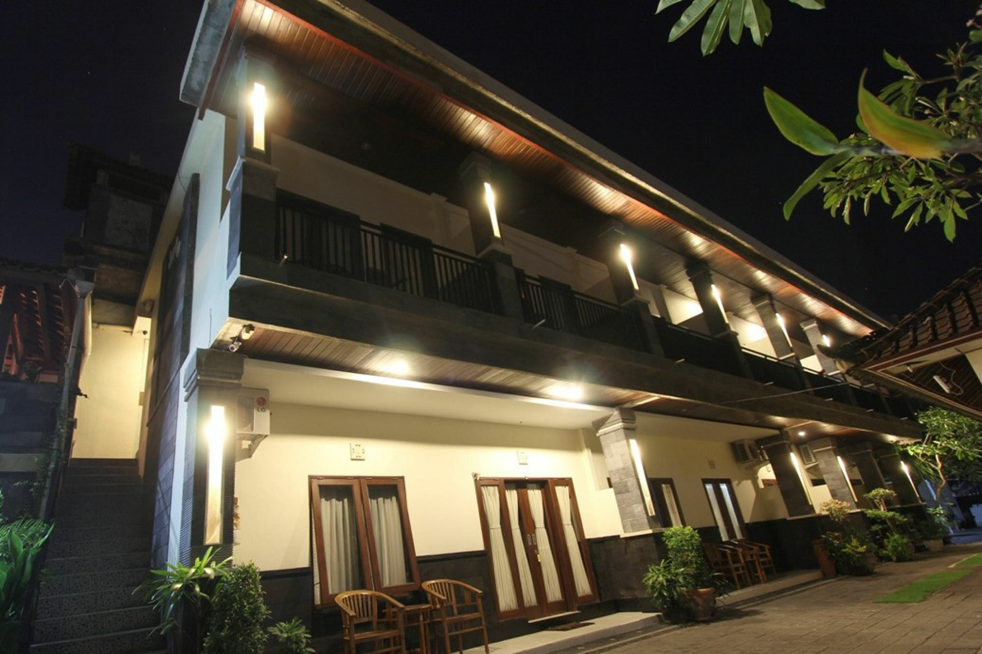 Surya Inn Кута Екстериор снимка